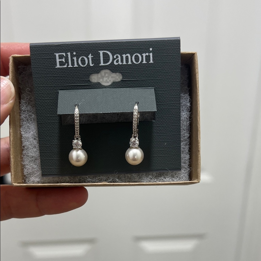 Classy / elegant earrings with pearls